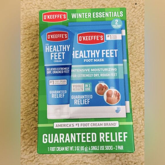 NIB O'Keefe's Winter Essentials Healthy Feet Set 1 cream & 4 foot mask socks - Picture 1 of 3
